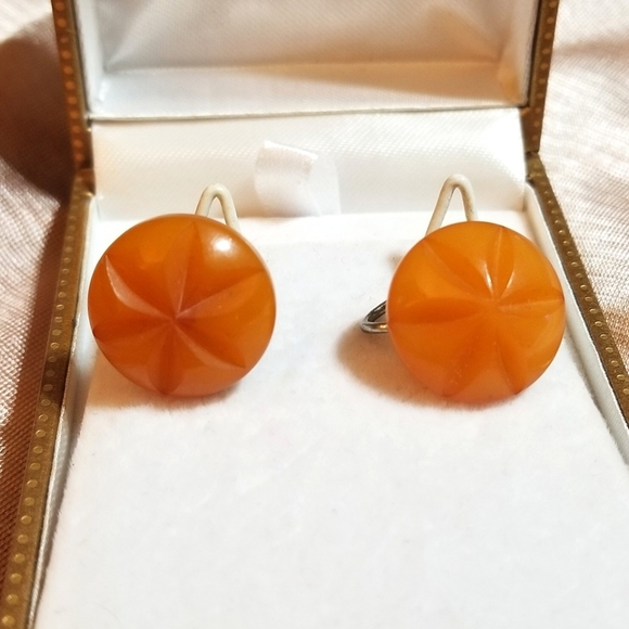 VTG Carved Butterscotch Bakelite Button Earrings - Picture 2 of 8